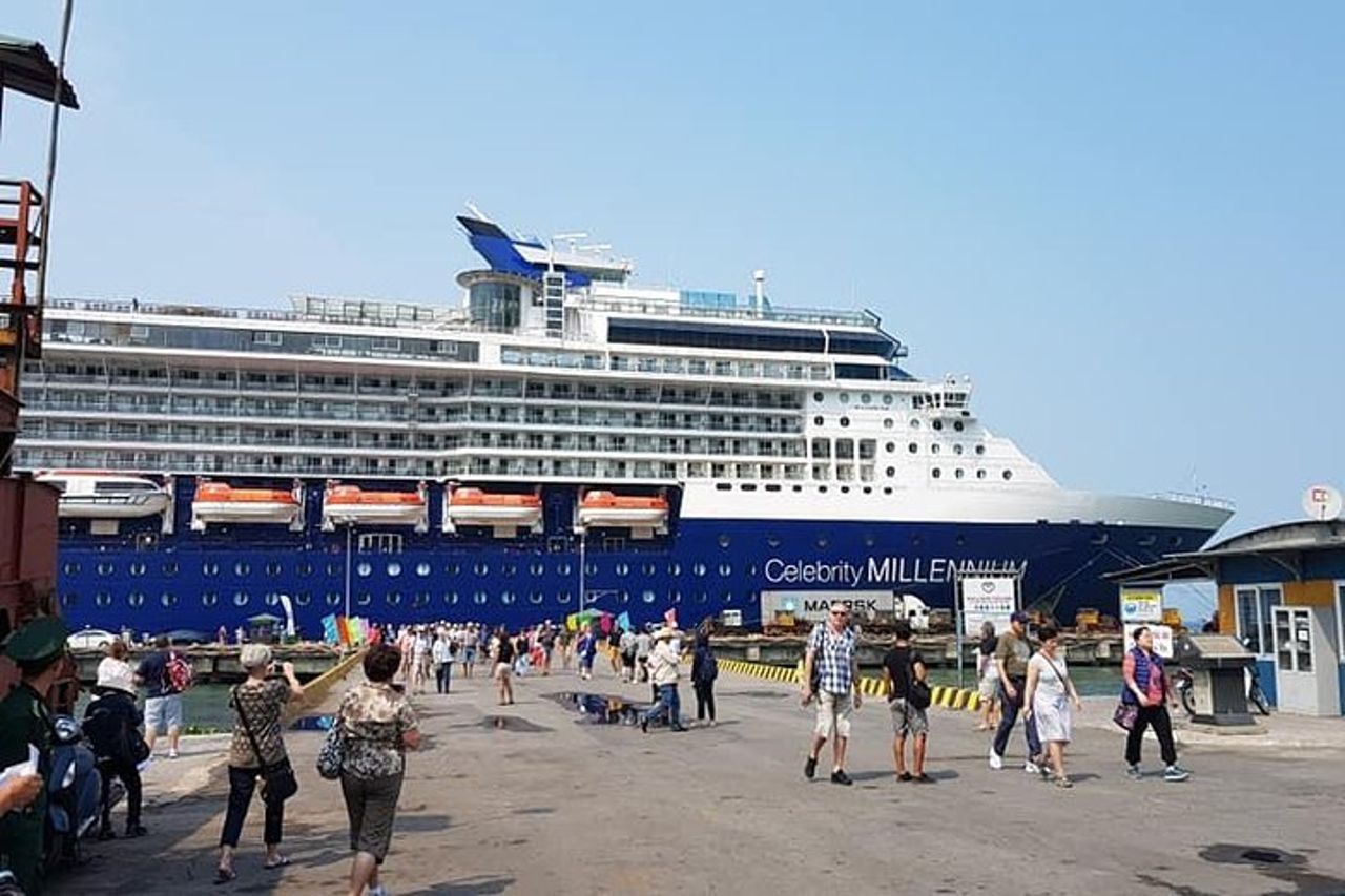 Shore Excursion per visitare Hue City e il Perfume River da CHAN MAY o TIEN SA Port