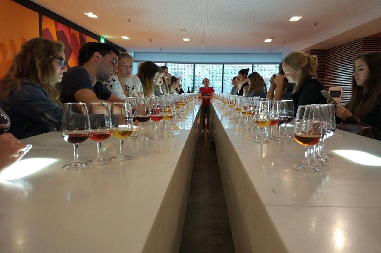 Tour dei Port Wine Lodges con 7 degustazioni di vino di Porto (Inglese) — 6