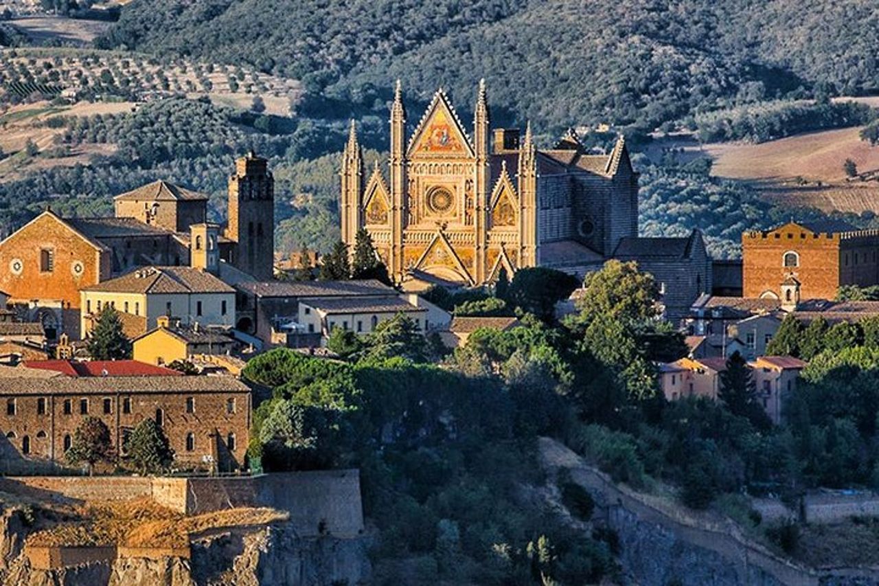 Civita di Bagnoregio "La città che muore" + Tour privato di Orvieto da Roma — 6
