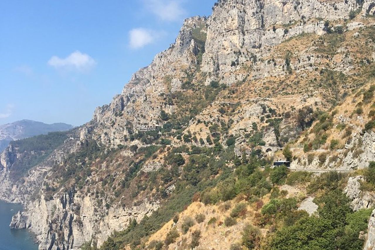 Trasferimento da Napoli a Sorrento con 2 ore di sosta a Pompei (1-8 PAX) — 2