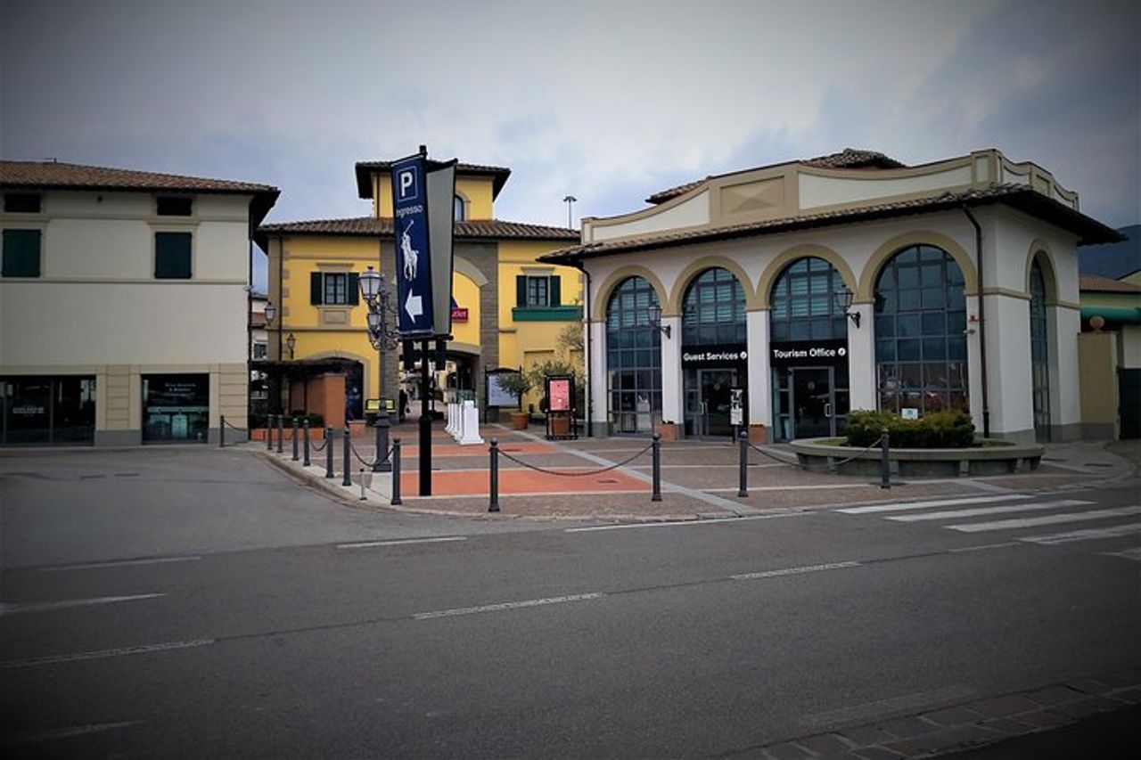 Shopping al Barberino Outlet da Montecatini Terme o Grotta Giusti — 3