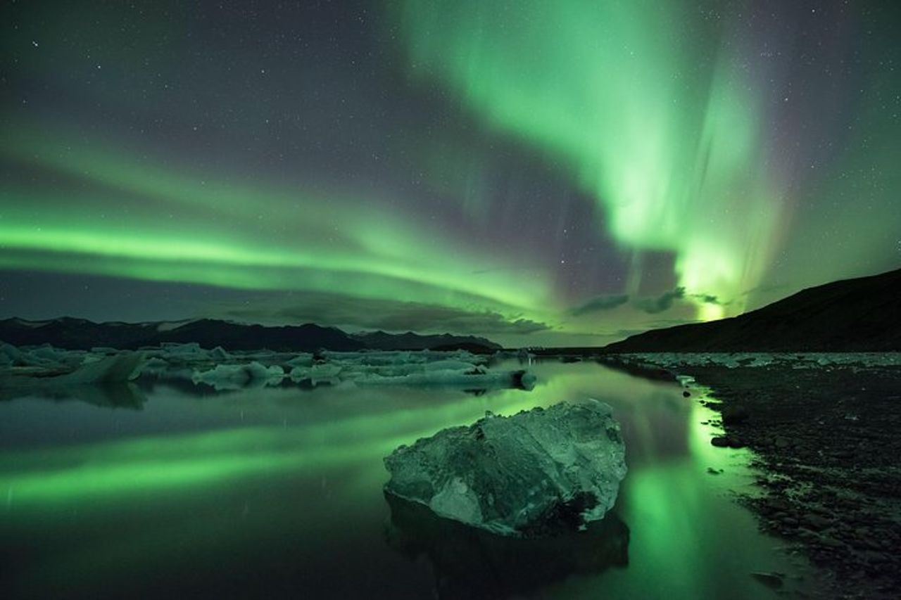 Tour guidato per piccoli gruppi dell'aurora boreale da Reykjavik — 3