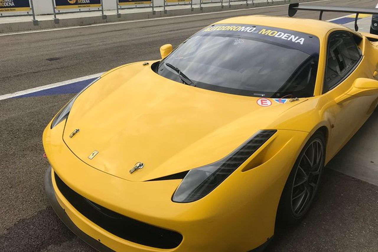 Test Drive Ferrari Maranello e Modena: strada + autodromo — 2