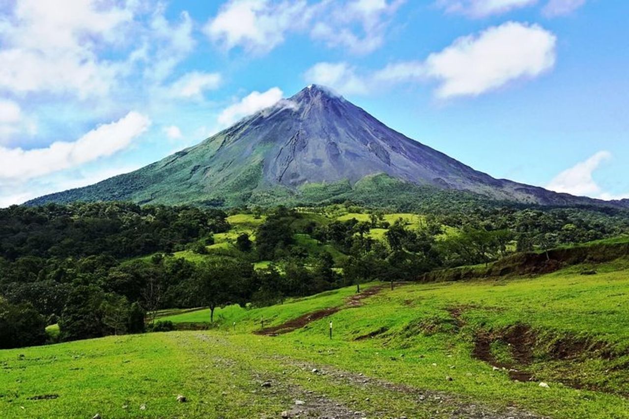 Tour di un'intera giornata al vulcano Arenal con partenza da San Jose — 3