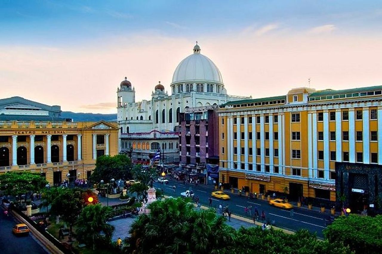 Aeroporto di El Salvador a San Salvador City o viceversa — 6