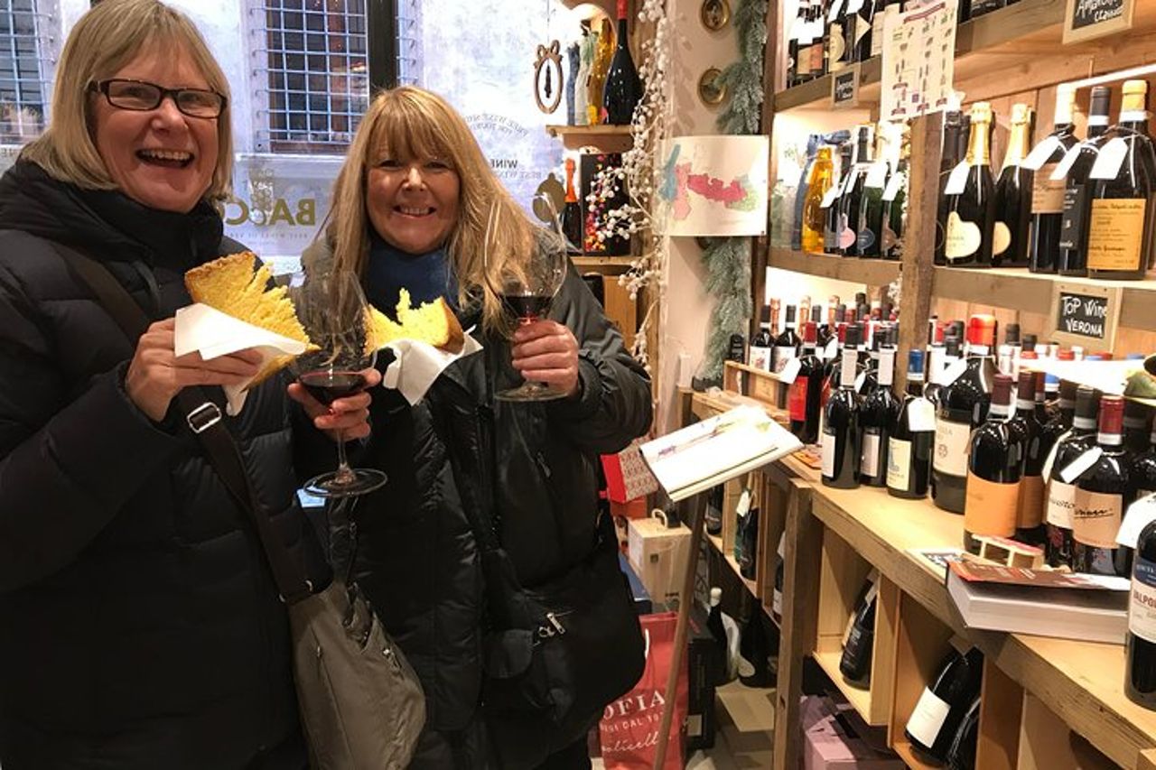 Tour a piedi di Verona: enogastronomia, pranzo o cena storica e funicolare — 4