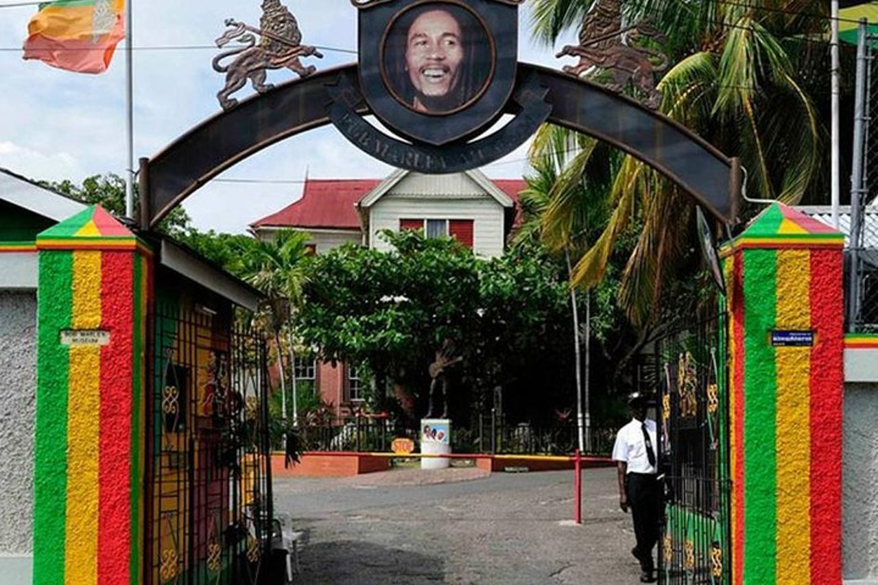 Ingresso al Museo Bob Marley e tour panoramico di Kingston da Ocho Rios — 9