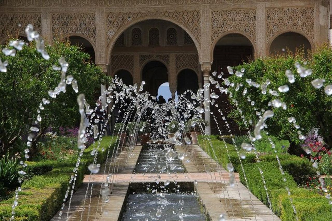 Escursione a terra da Almeria: Alhambra e Giardini del Generalife — 7