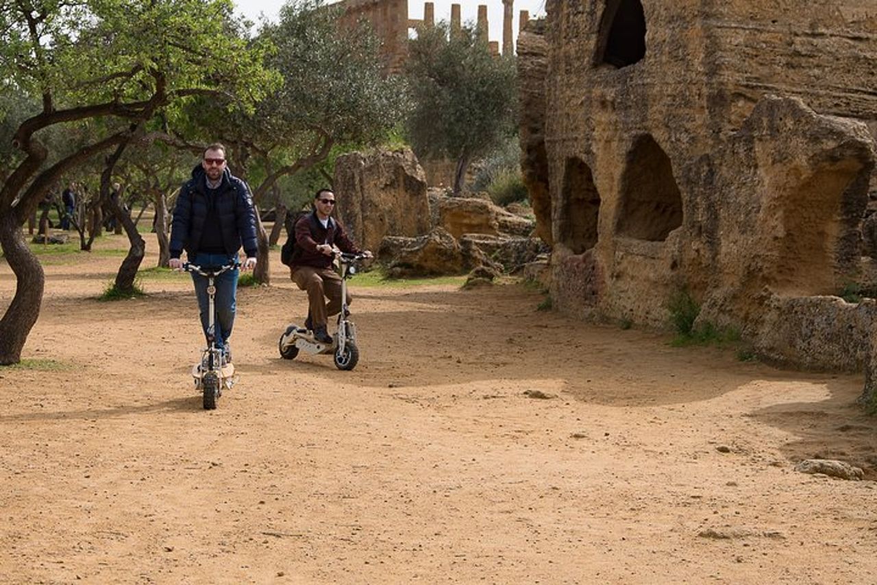 Tour in monopattino elettrico nella Valle dei templi Agrigento — 8