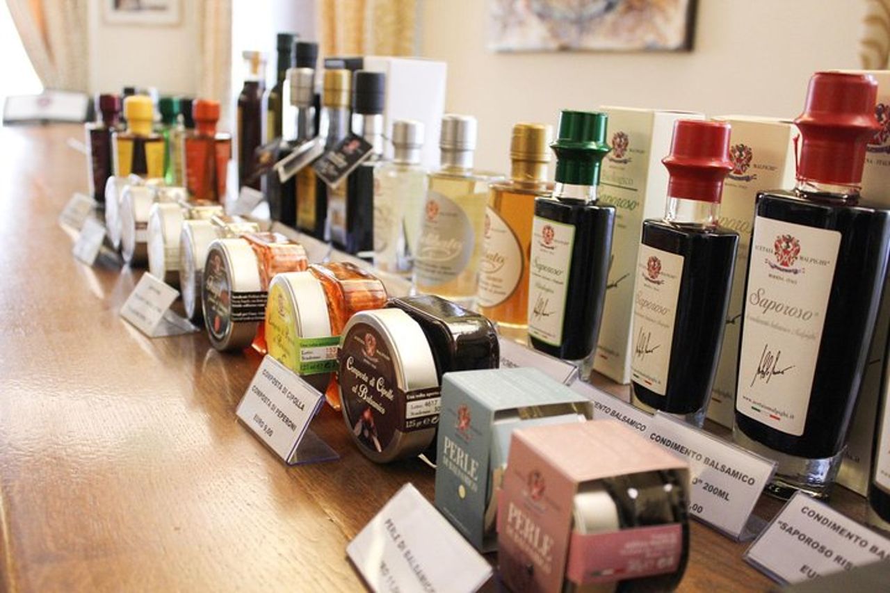 Tour & degustazione dell'aceto balsamico di Modena con Monica — 3