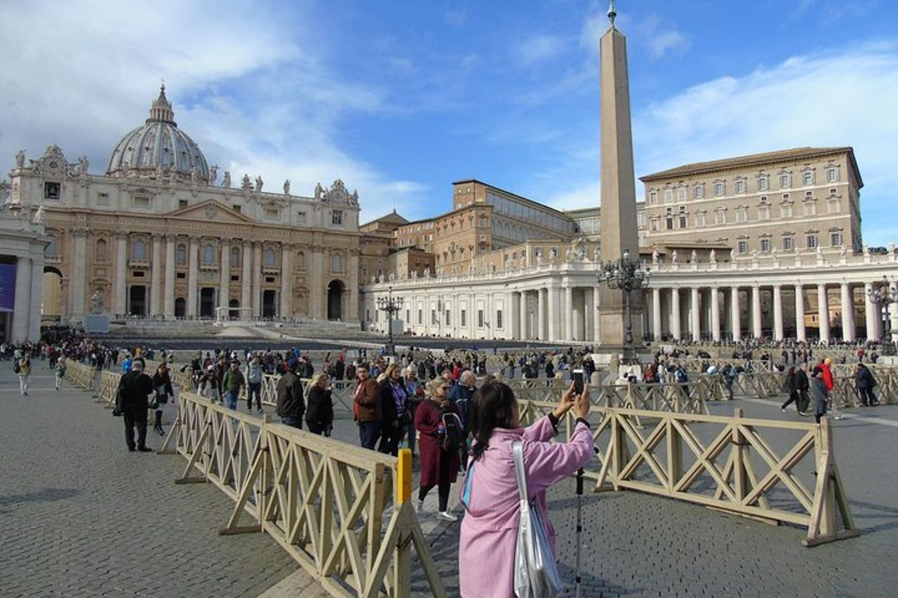 Escursione a terra a Civitavecchia: Fullday Roma con Musei Vaticani e Colosseo — 8