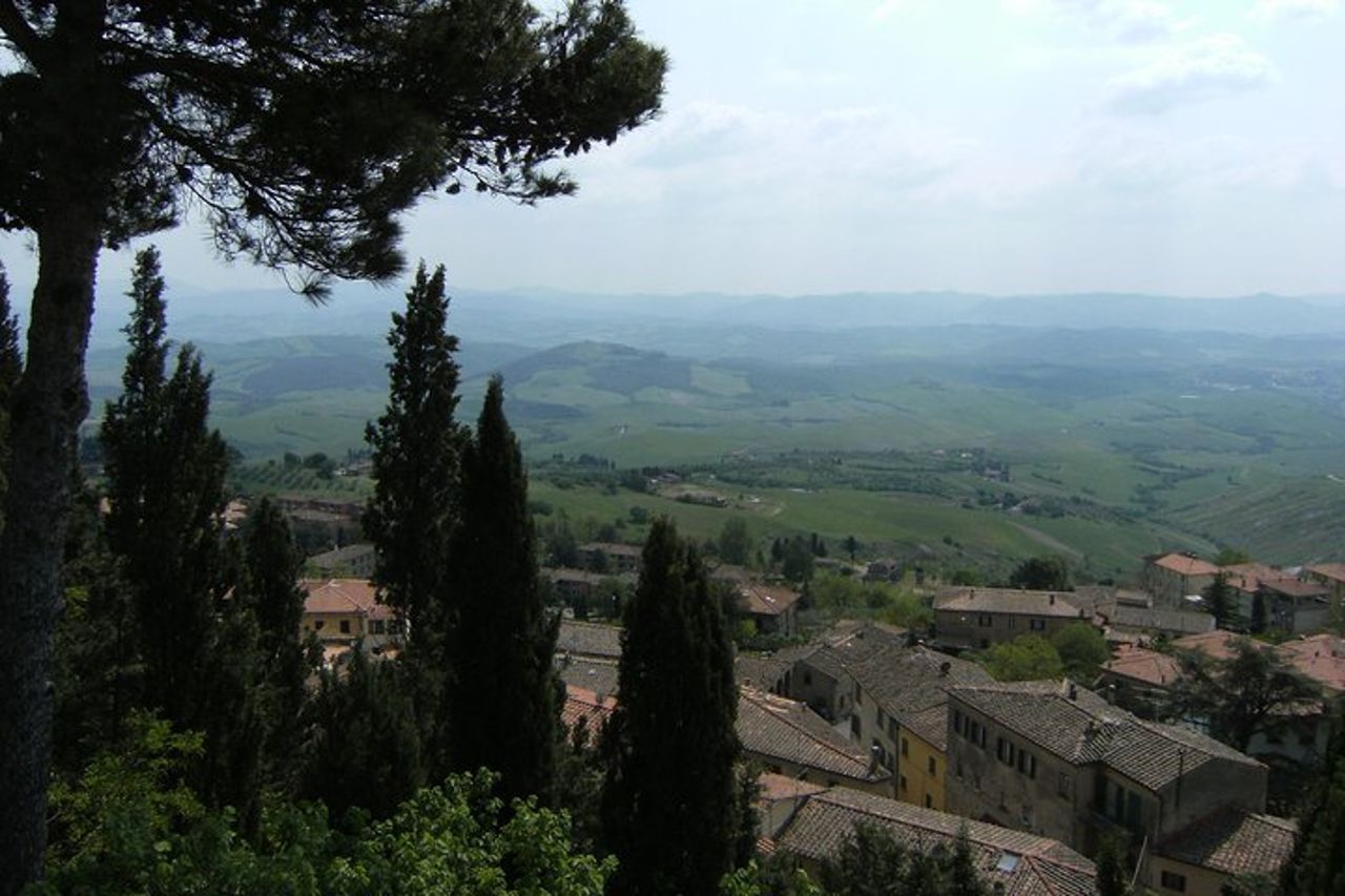 Escursione a Volterra e San Gimignano dal Porto di Livorno — 2