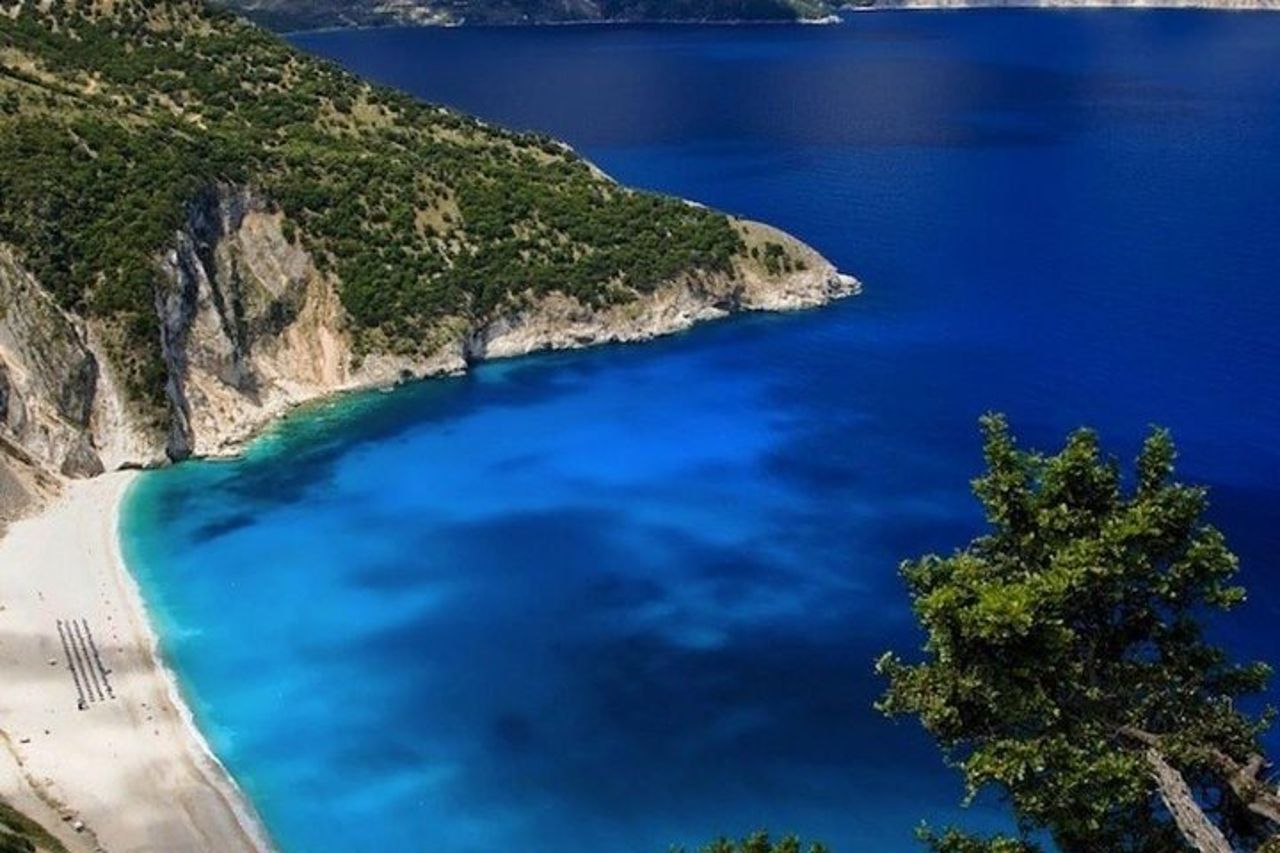 Tour in autobus dell'isola di Cefalonia: degustazione di vini, Melissani e Fiscardo — 3