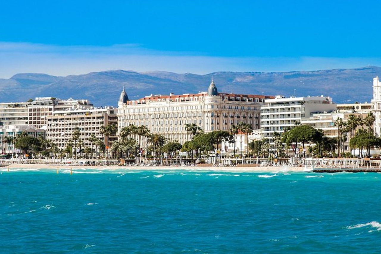 Tour privato di mezza giornata di Antibes e St Paul DE Vence — 3
