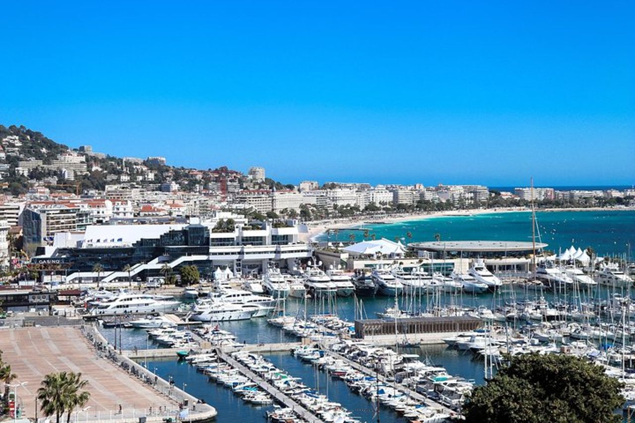 Tour privato di mezza giornata di Antibes e St Paul DE Vence — 4