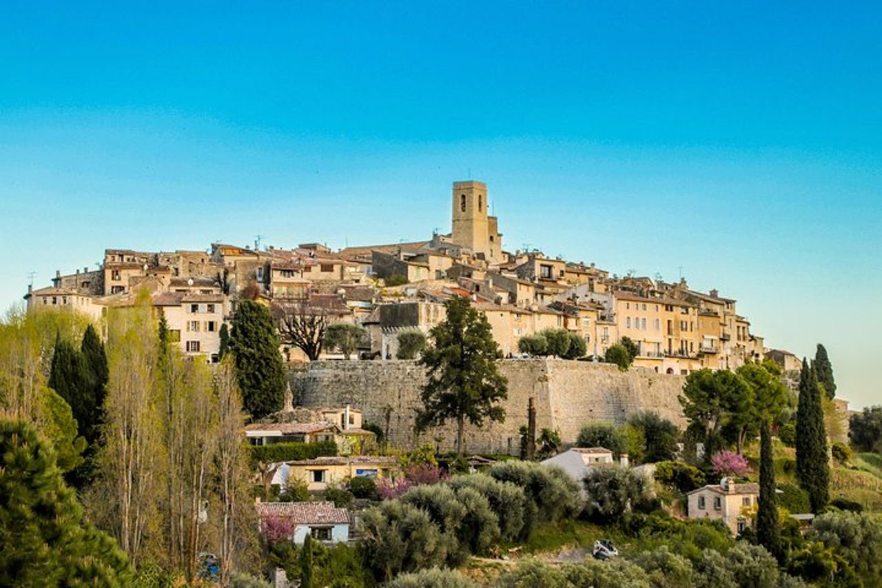 Tour privato di mezza giornata di Antibes e St Paul DE Vence — 2