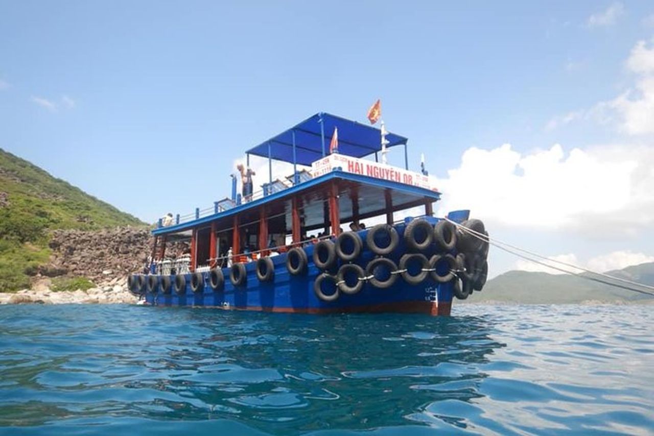 Esplora la baia di Nha Trang: tour avventura di snorkeling di mezza giornata — 4