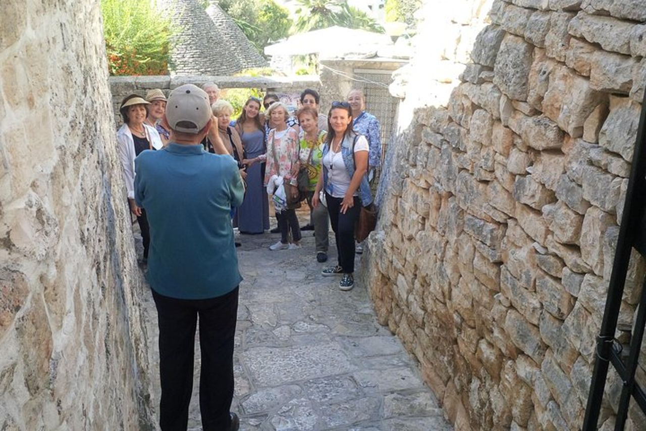 Da Bari: gita di mezza giornata a Polignano a mare & Alberobello — 4