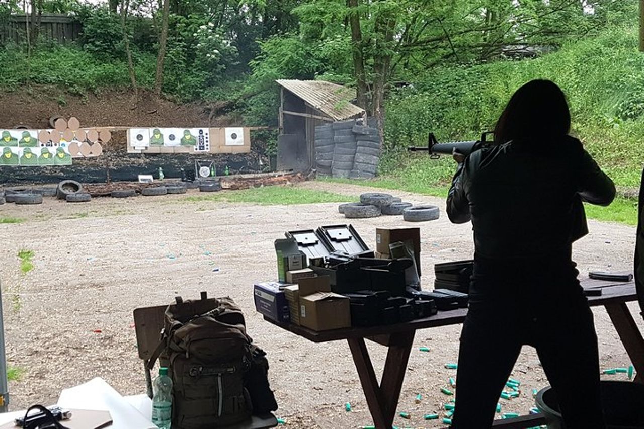 Shooting Krakow+REAL GUN+trasferimento privato di andata e ritorno dal tuo hotel — 7