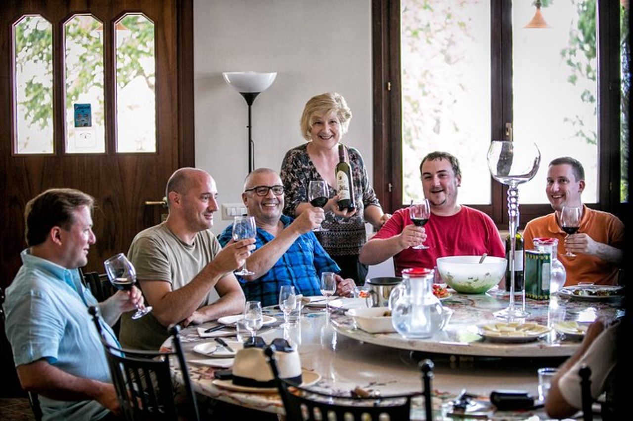 Tour ad Assisi con degustazione di aceto balsamico, olio d'oliva e cantina biologica — 4