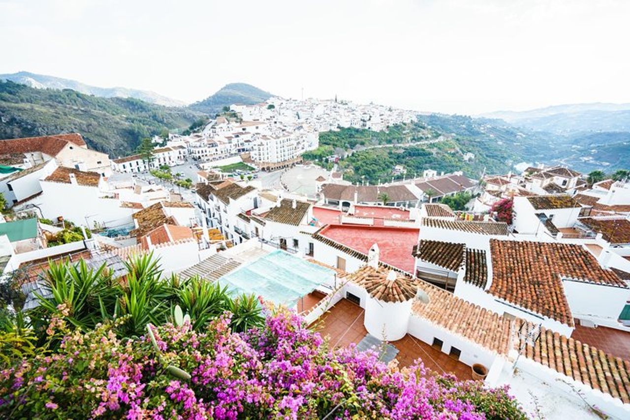 Gita di un giorno Nerja & Frigiliana con Skip-Line da Granada (Max. 8) — 2