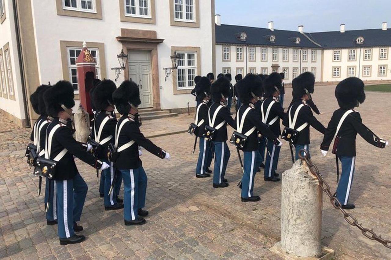 Tour a piedi di Copenaghen con degustazione di cibo (piatto di smorrebrod e scatto) — 5