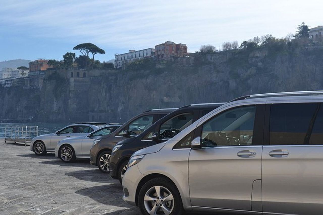 Costiera Amalfitana in Minivan -tour condiviso con pranzo leggero — 7