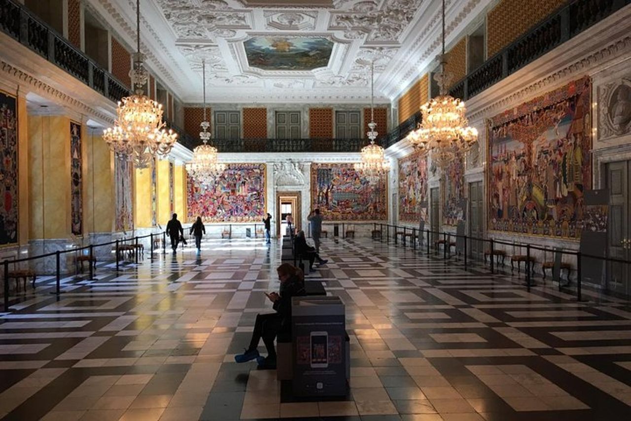 tour a piedi - Copenaghen e Christiansborg 3 ore — 7