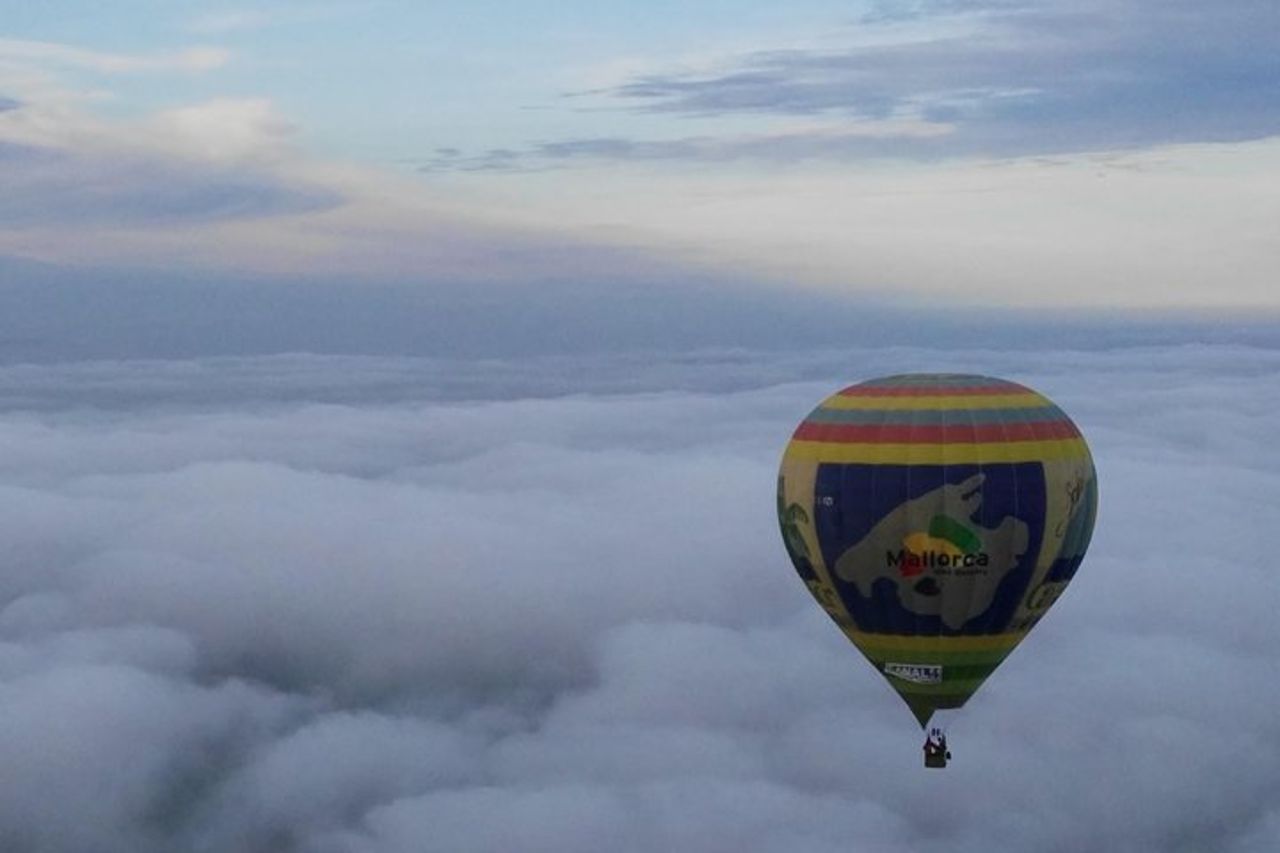 Tour romantico in mongolfiera all'alba a Maiorca — 8