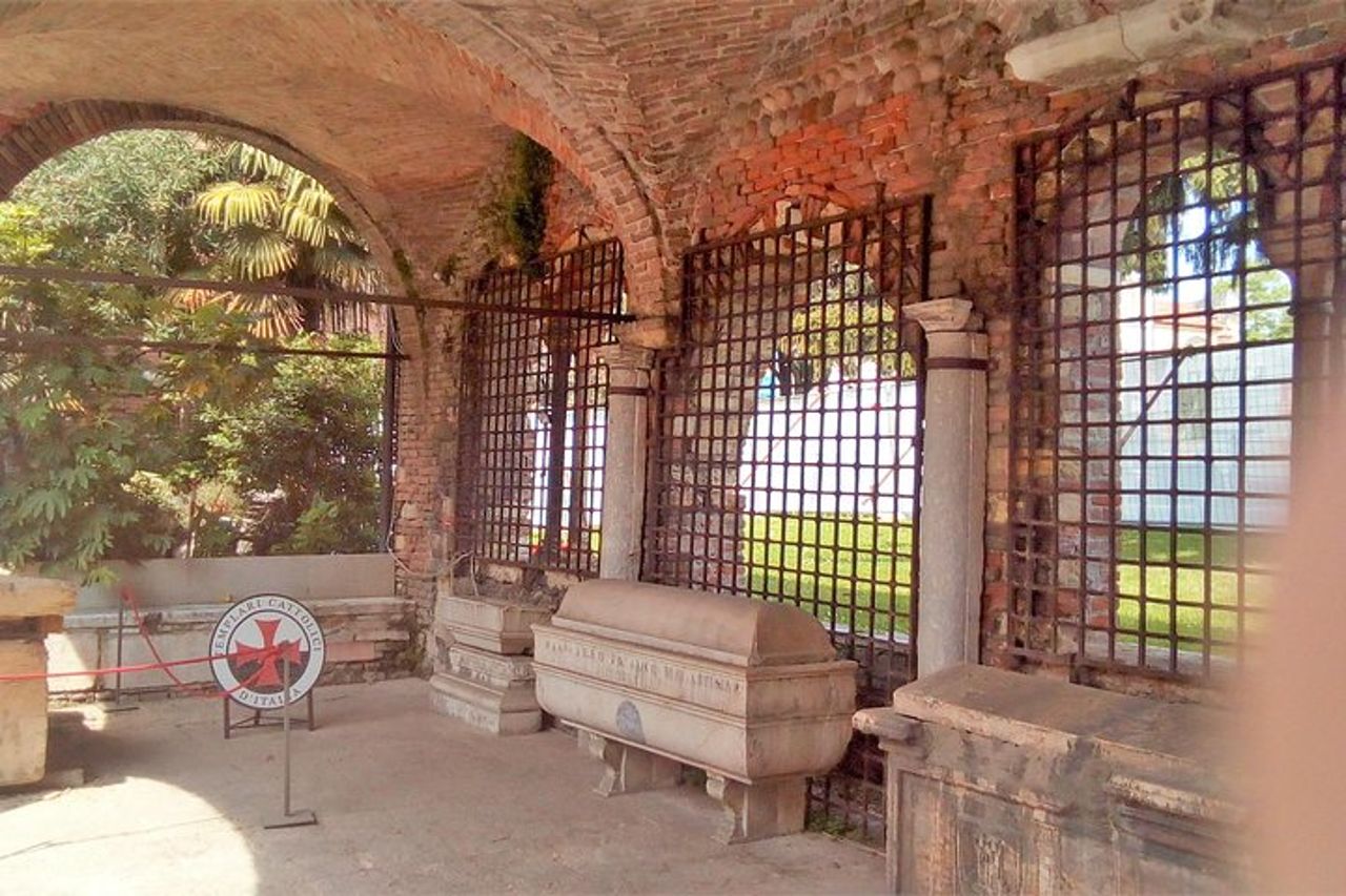 Oscuro Tour Storico di Verona a Piedi