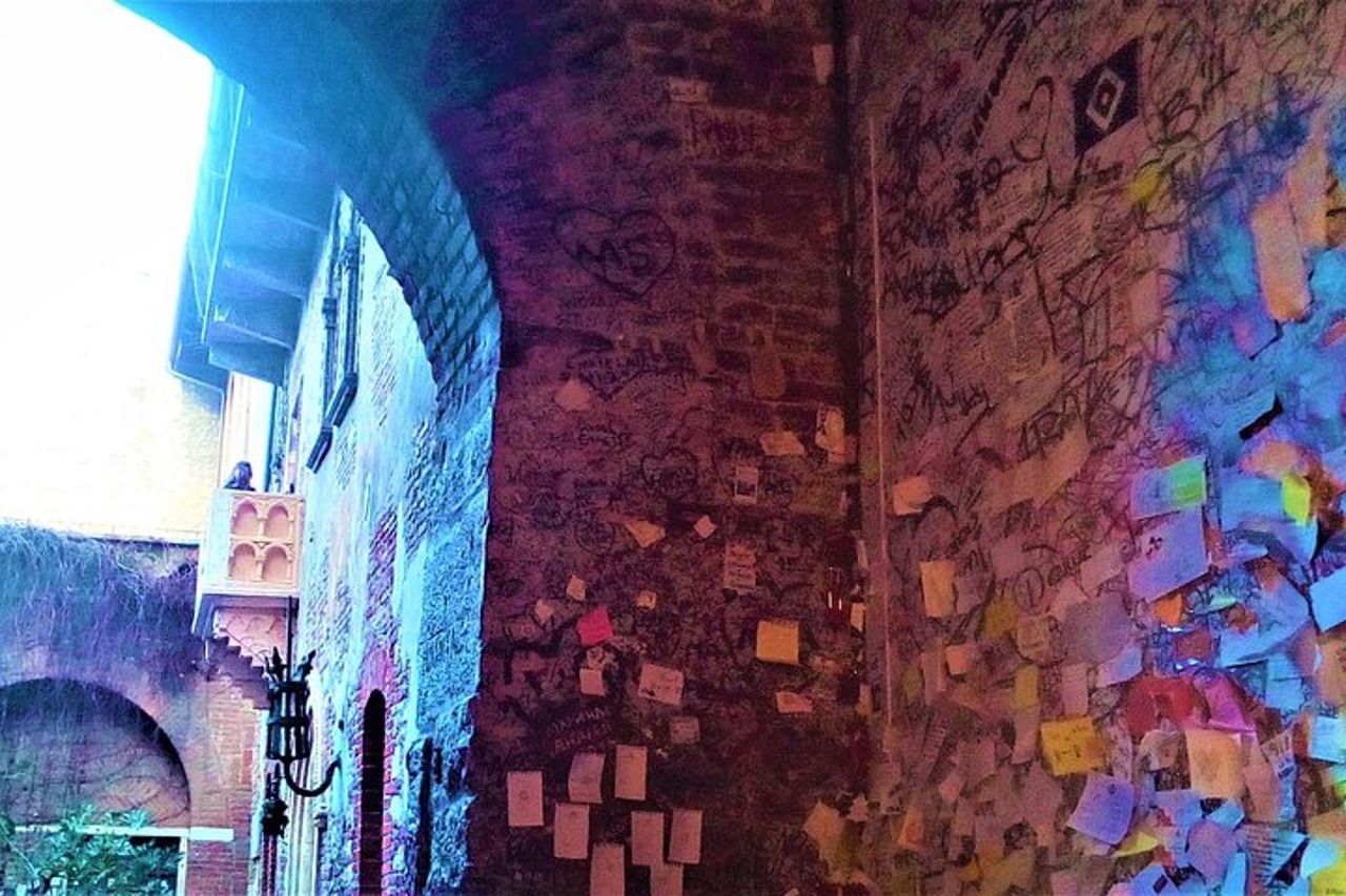 Oscuro Tour Storico di Verona a Piedi — 8