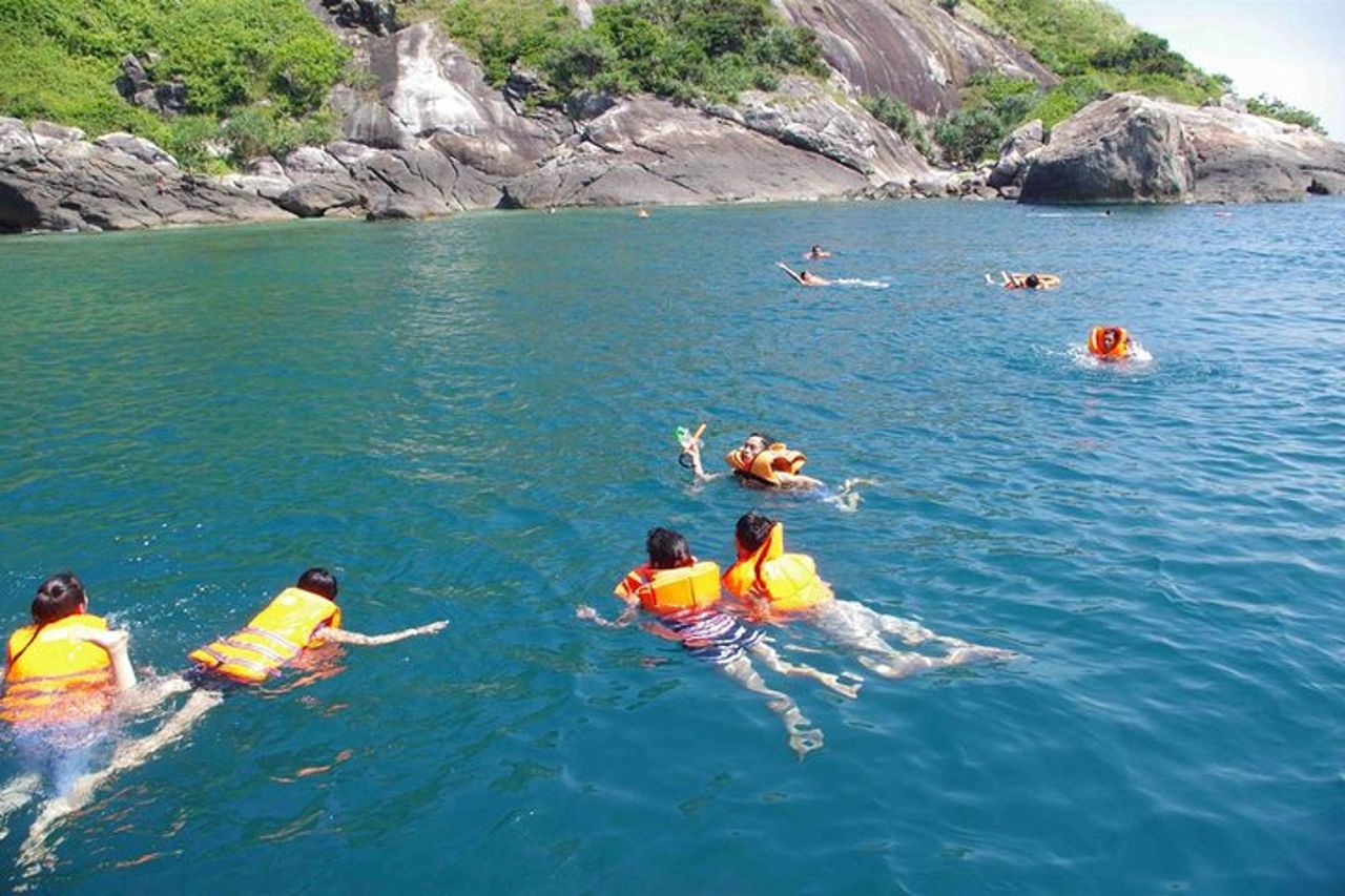 Cham Island Tour Snorkeling - Prendere il sole - Bella spiaggia - Motoscafo — 4