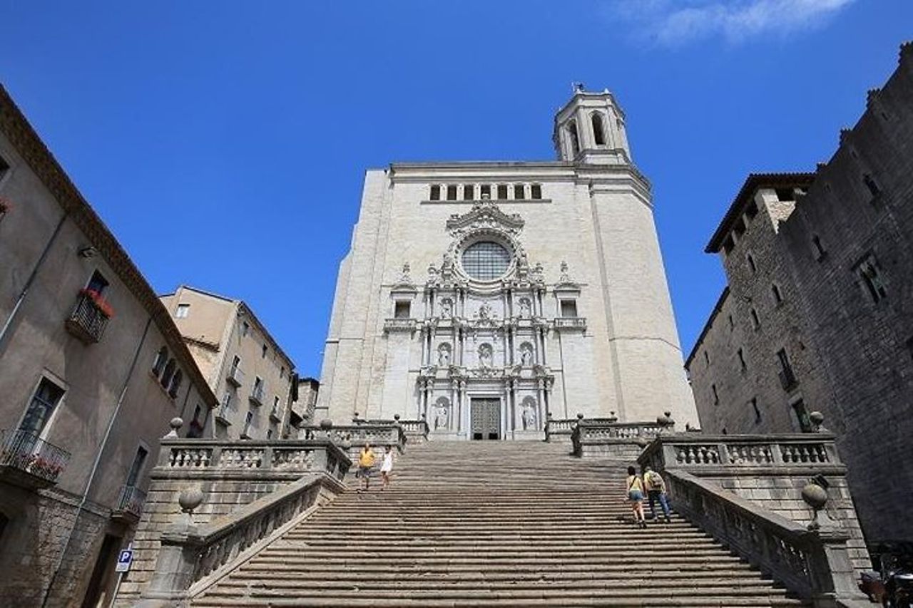 Tour privato di Girona e Besalu di un'intera giornata