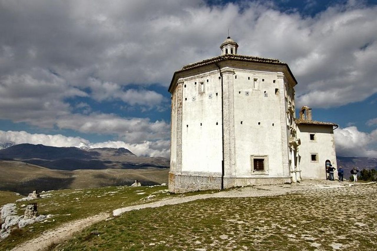 L'Abruzzo medioevale di R. Calascio con pranzo tipico abruzzese — 2