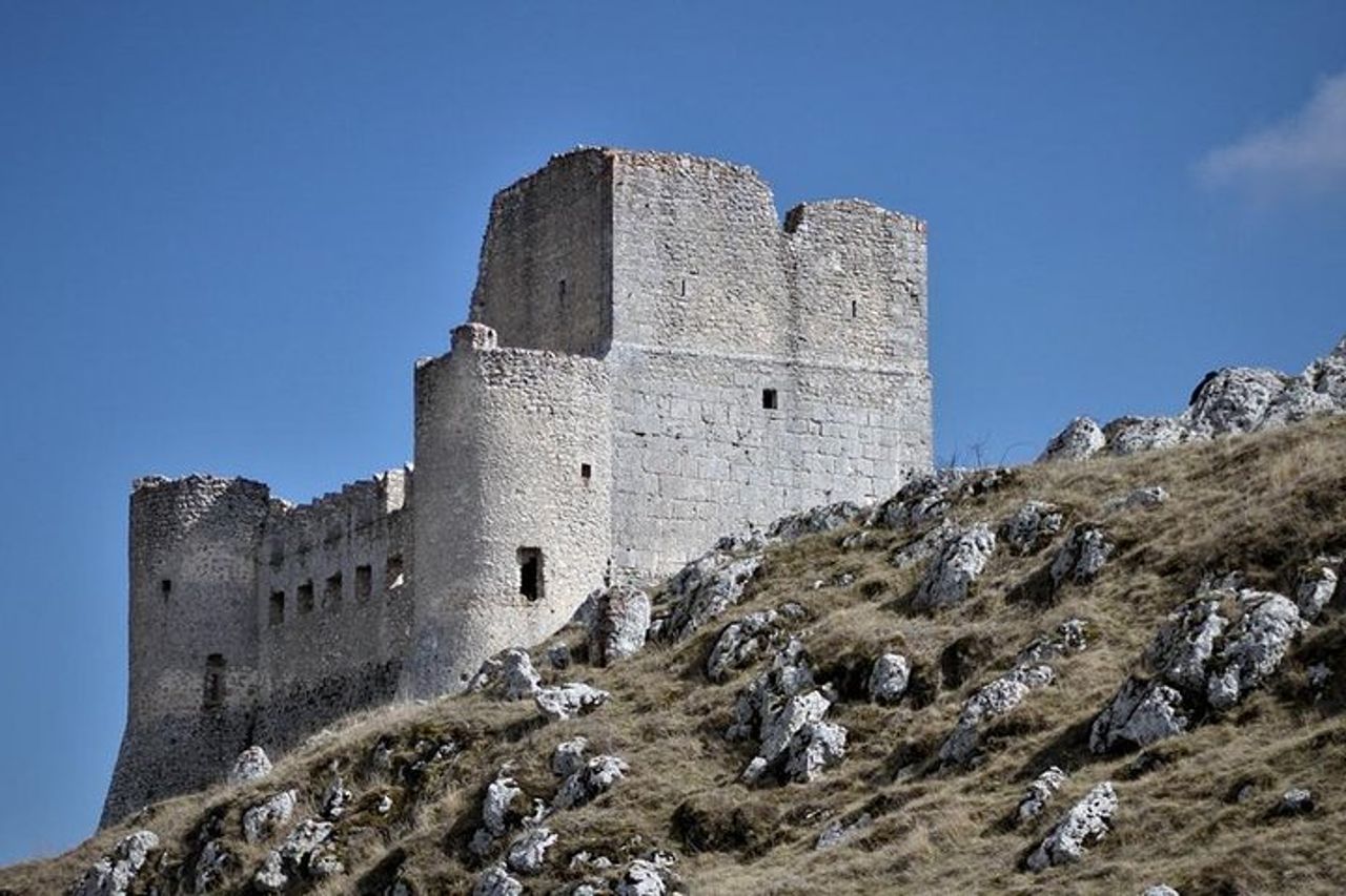 L'Abruzzo medioevale di R. Calascio con pranzo tipico abruzzese — 3