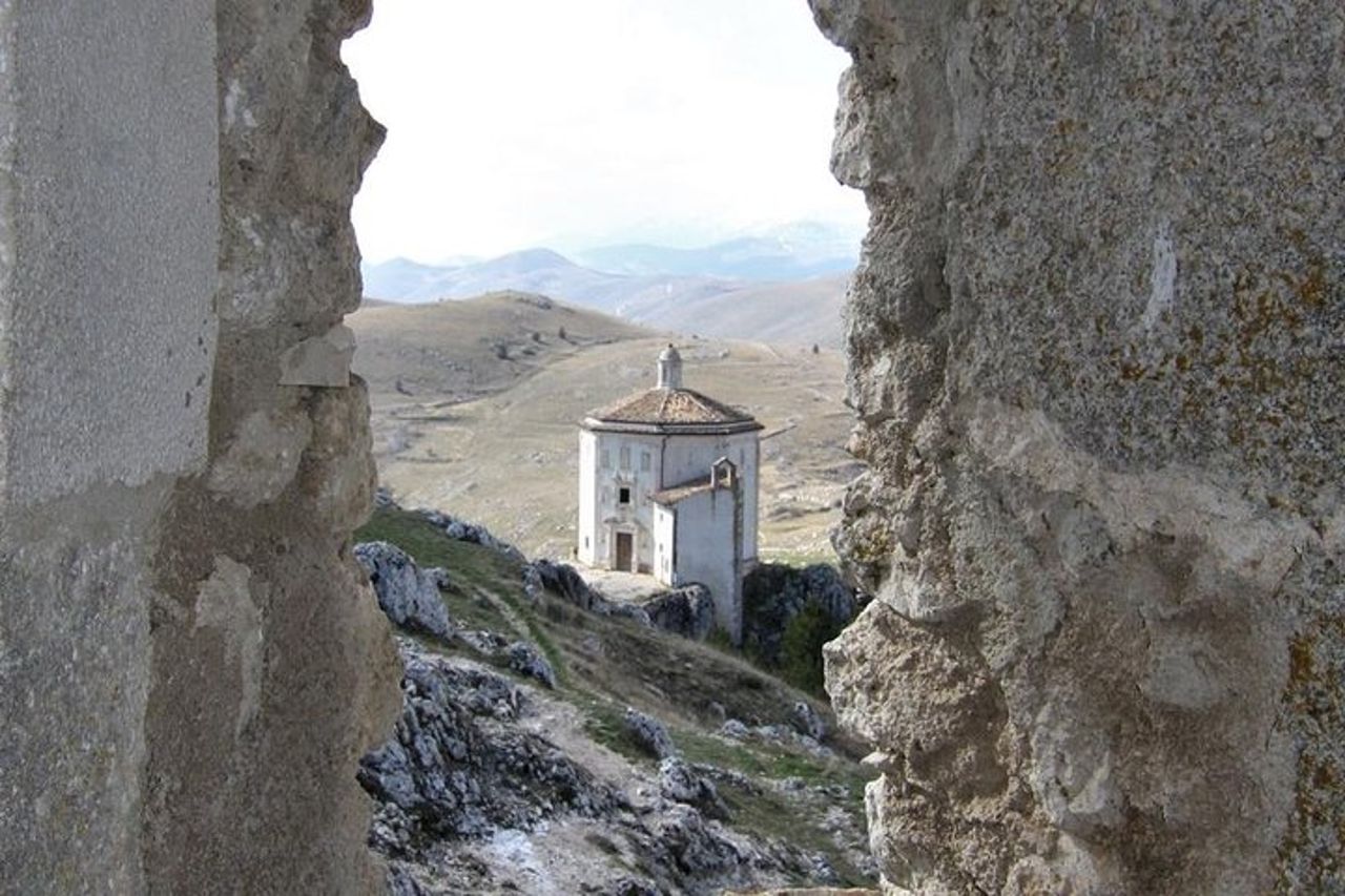 L'Abruzzo medioevale di R. Calascio con pranzo tipico abruzzese — 4
