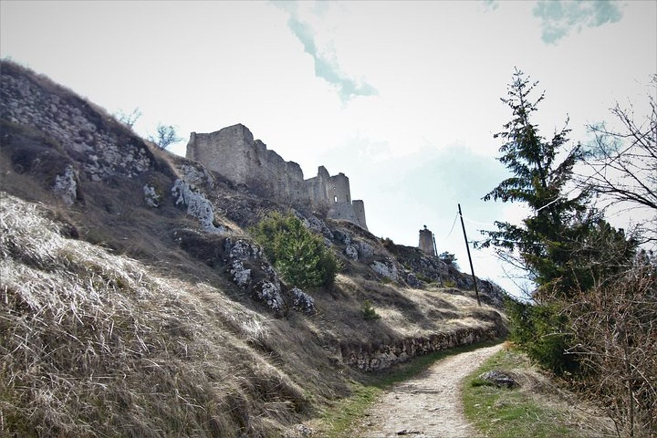 L'Abruzzo medioevale di R. Calascio con pranzo tipico abruzzese — 5