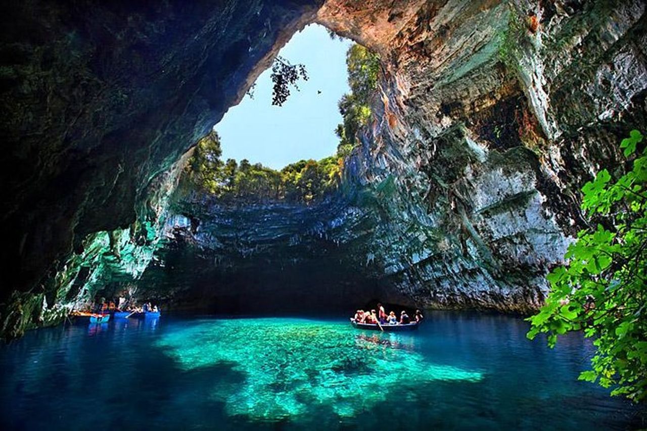 Tour in autobus dell'isola di Cefalonia: degustazione di vini, Melissani e Fiscardo — 4