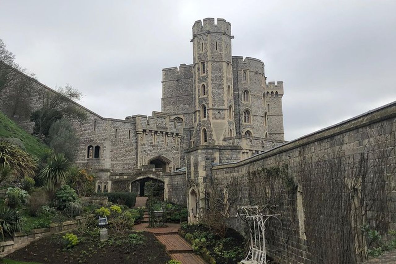 Castello di Windsor e Eton College auto privata con guida autista — 7