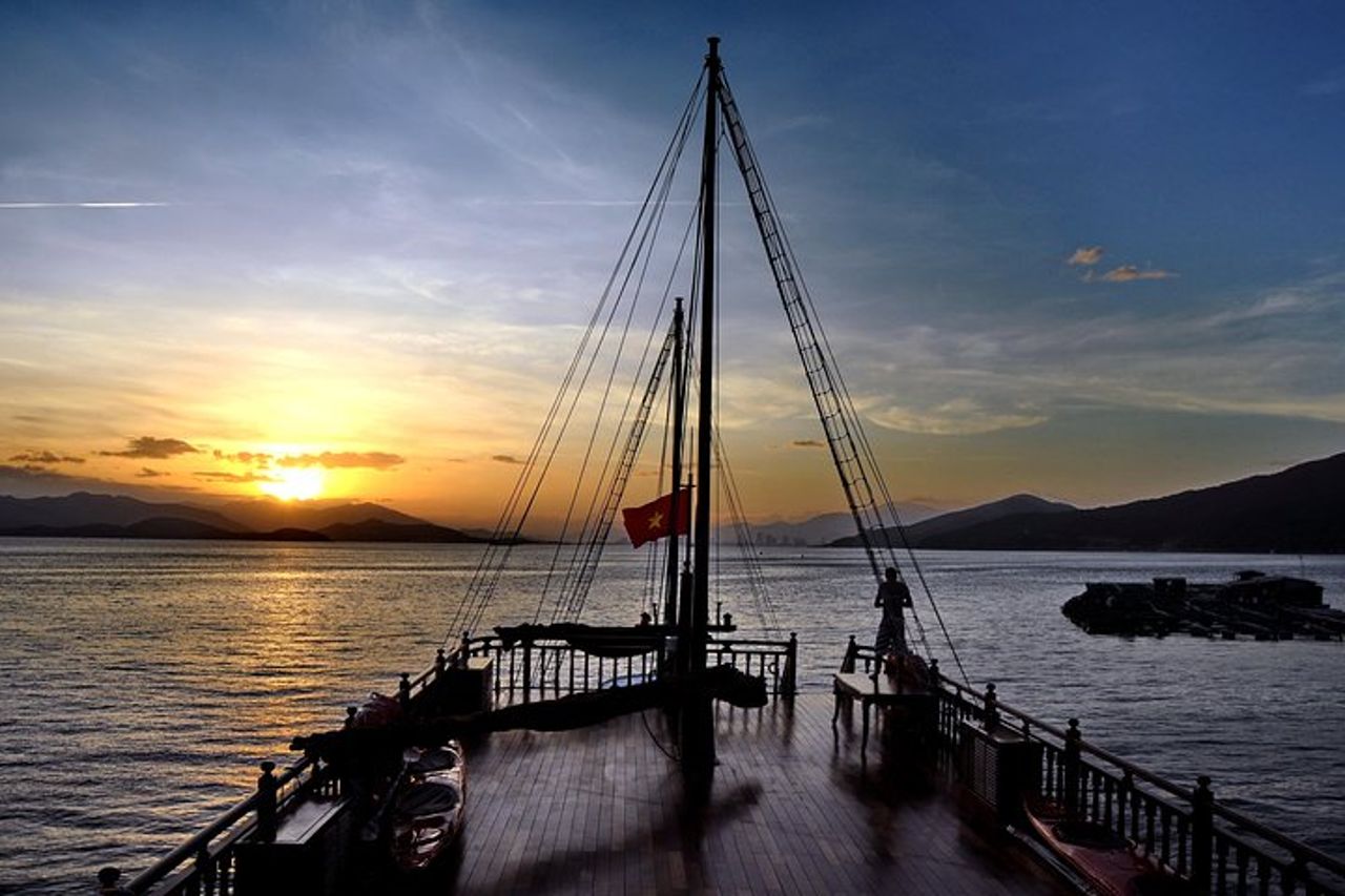 Nha Trang Sunset Cocktails and Dinner Cruise — 2