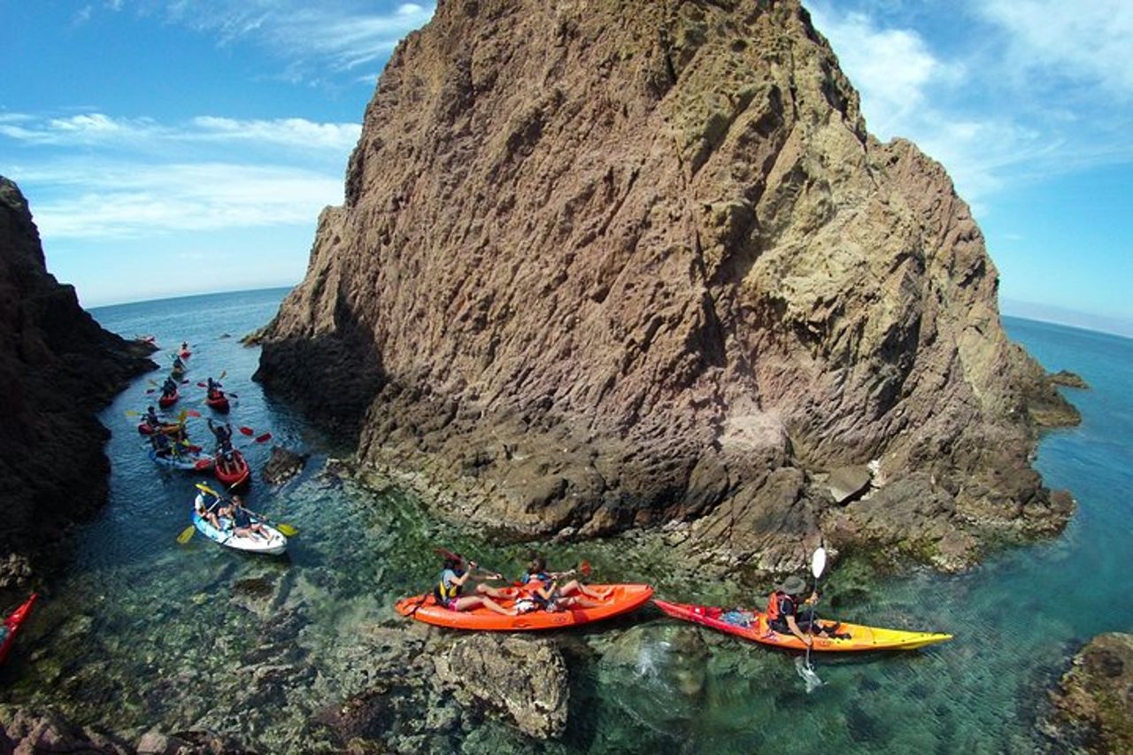 Cabo de Gata Attivo. Percorso guidato in kayak e snorkeling attraverso le calette del Parco Naturale — 2