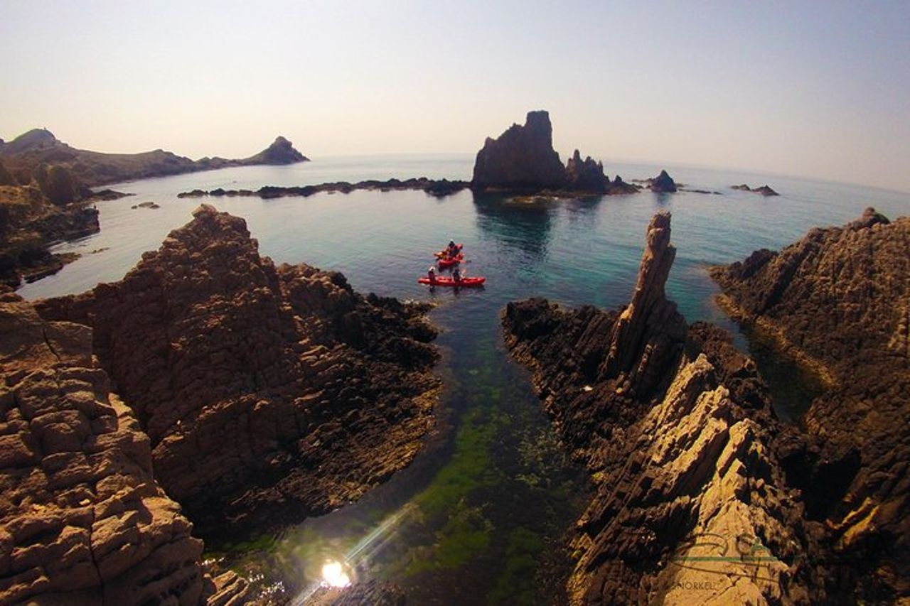 Cabo de Gata Attivo. Percorso guidato in kayak e snorkeling attraverso le calette del Parco Naturale — 4