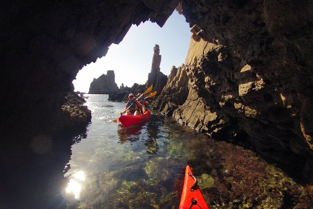 Cabo de Gata Attivo. Percorso guidato in kayak e snorkeling attraverso le calette del Parco Naturale — 7