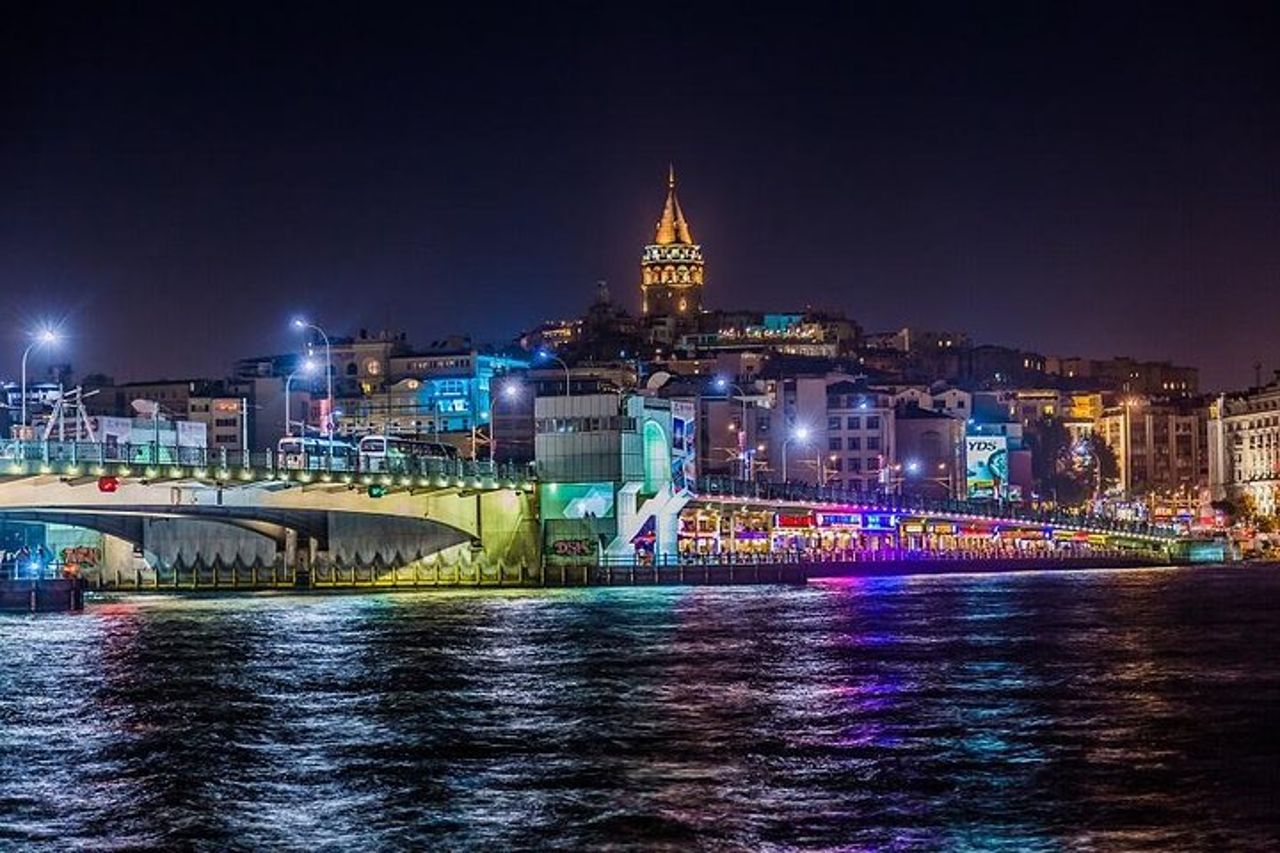 Crociera con cena sul Bosforo di Istanbul e spettacolo notturno turco con DJ — 4