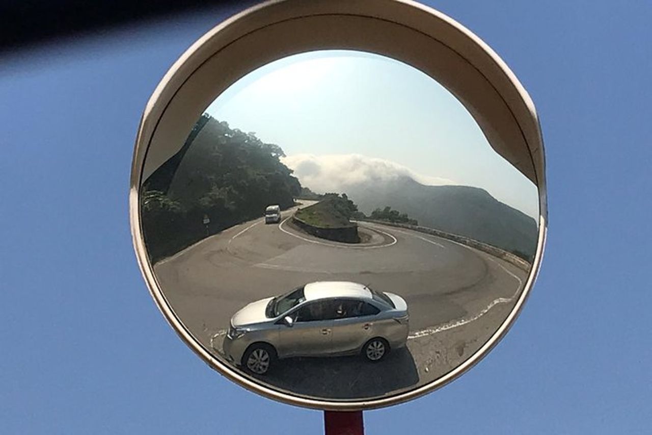 Auto privata Hoi An To Hue con autista che parla inglese — 2