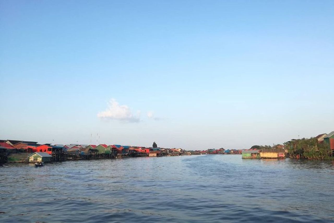 Villaggio galleggiante di Kompong Kleang sul lago Tonle Sap — 3