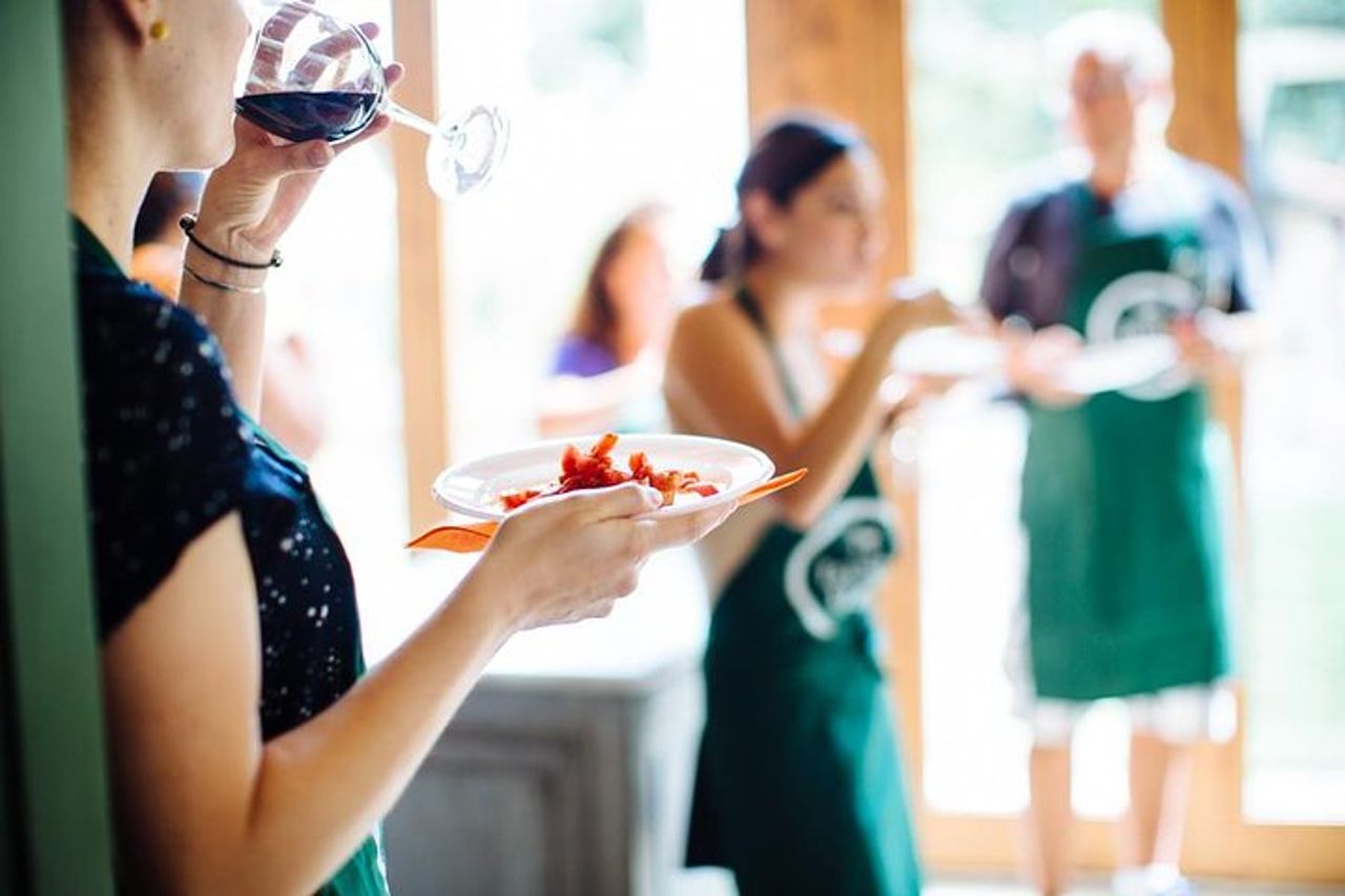 Lezione di cucina e pranzo in un casolare toscano con tour del mercato locale da Firenze — 5