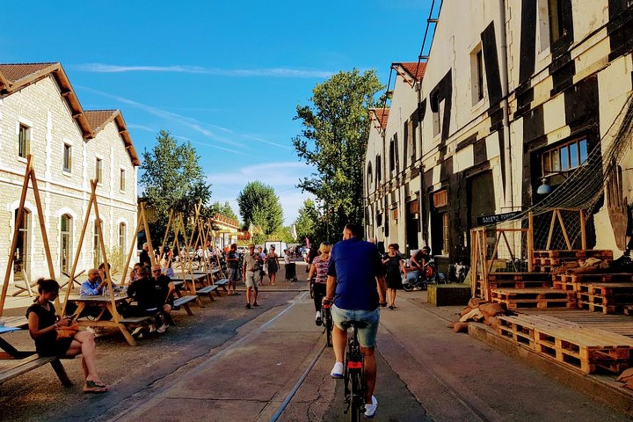 Tour in bici panoramico di Bordeaux Essentials con una guida locale — 8