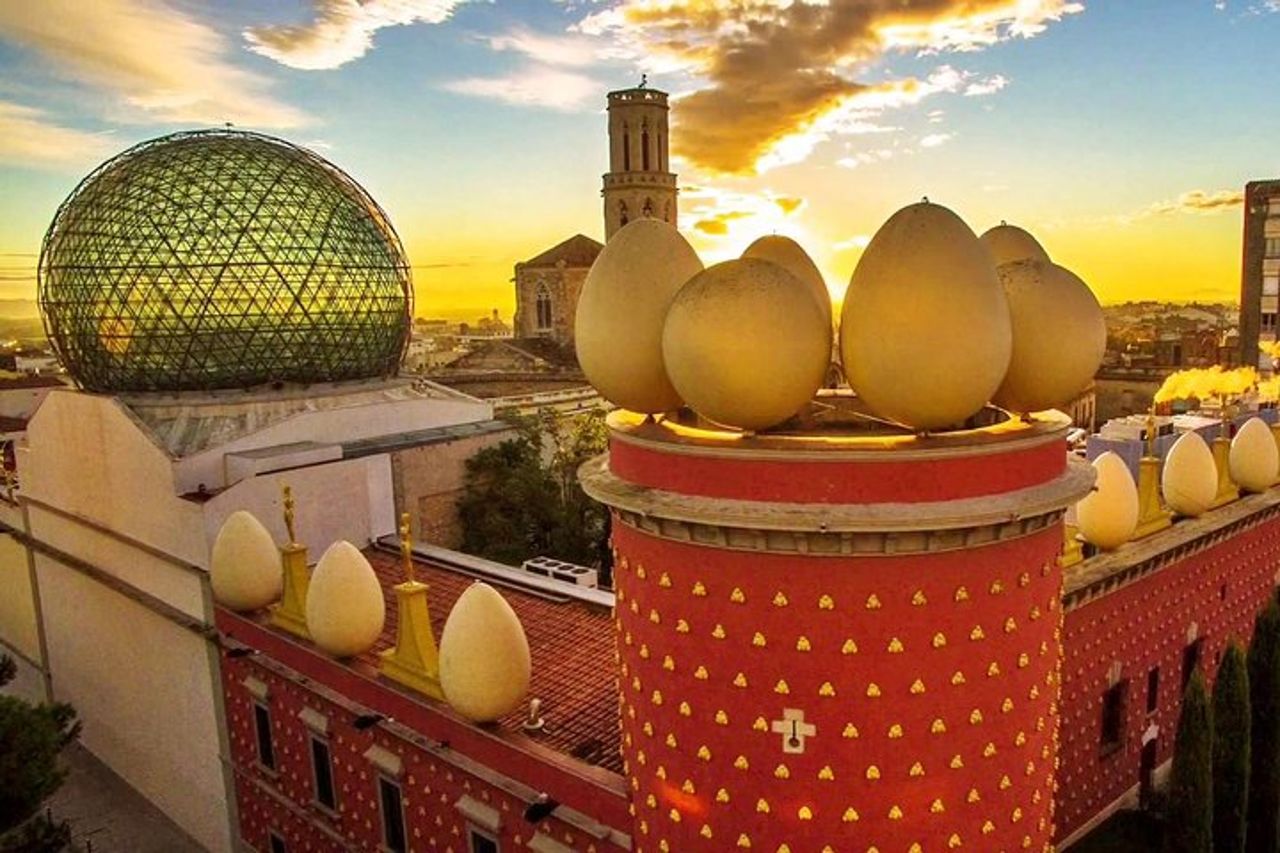 Tour privato del Museo Dalì, Figueres e Cadaques con prelievo in hotel — 6