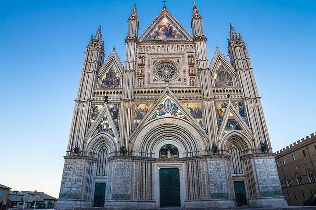 Gita di un giorno: tour privato di Orvieto e Civita Di Bagnoregio + tour del vino con pranzo — 3